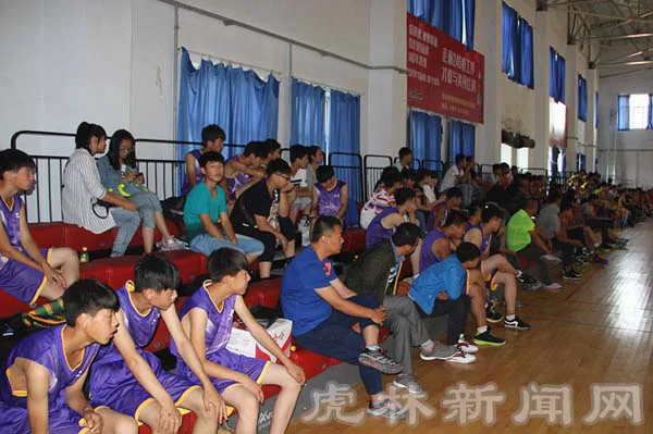 如何根据个人体能调整篮球对抗训练强度_0